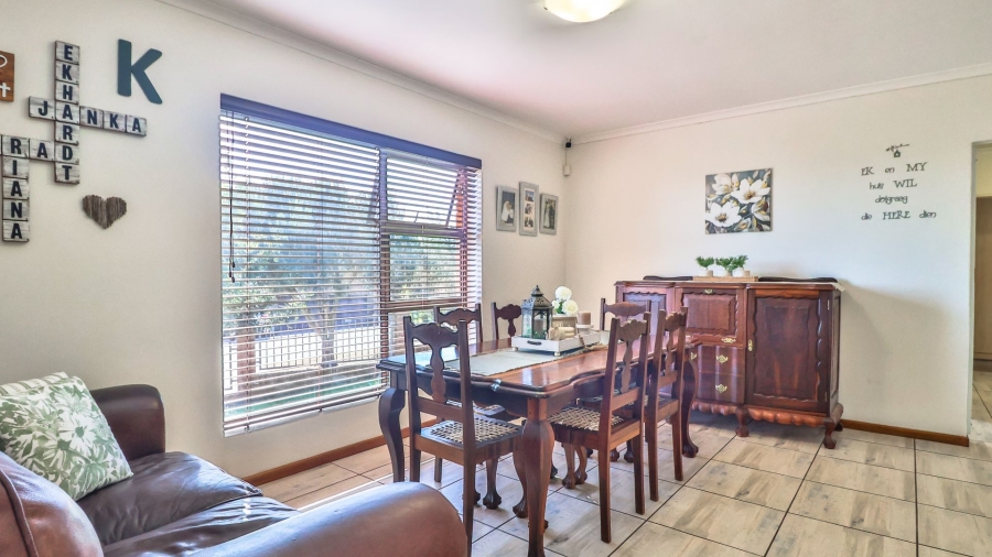 4 Bedroom Property for Sale in Middedorp Western Cape